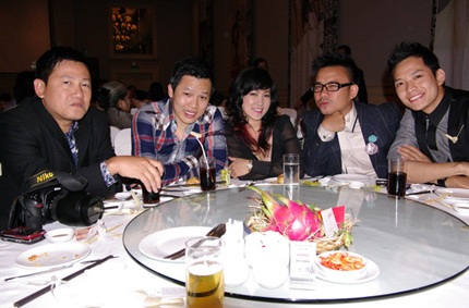 “Sao” dự tiệc cưới Đức Tiến và hoa hậu Bình Phương - 11