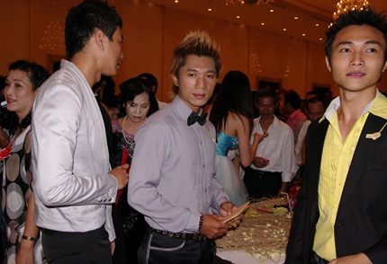 “Sao” dự tiệc cưới Đức Tiến và hoa hậu Bình Phương - 12