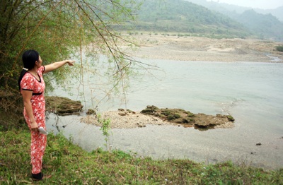 Hãi hùng nhìn sông “nuốt” đất, nhà - 1