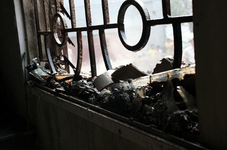 Hà Nội: Lửa ngùn ngụt thiêu rụi xưởng tái chế nhựa - 13