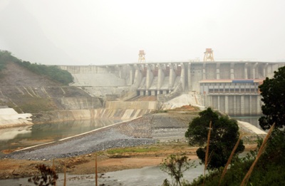 Hãi hùng nhìn sông “nuốt” đất, nhà - 4