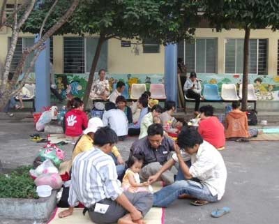 Bệnh viện nhi “căng mình” đón trẻ - 3 Bệnh viện nhi “căng mình” đón trẻ - 3