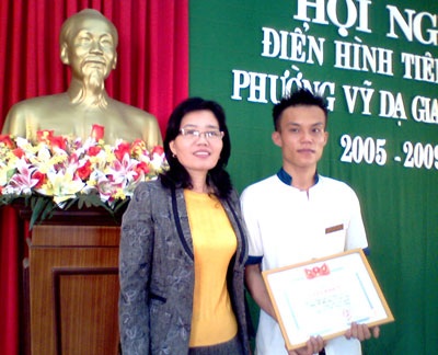 Dũng cảm cứu cháu bé 2 tuổi sắp chết đuối - 1 Dũng cảm cứu cháu bé 2 tuổi sắp chết đuối - 1