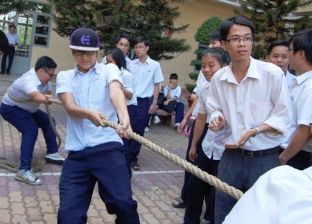 Thầy giáo trẻ hát nhạc rap: Bỗng dưng... nổi tiếng  - 2