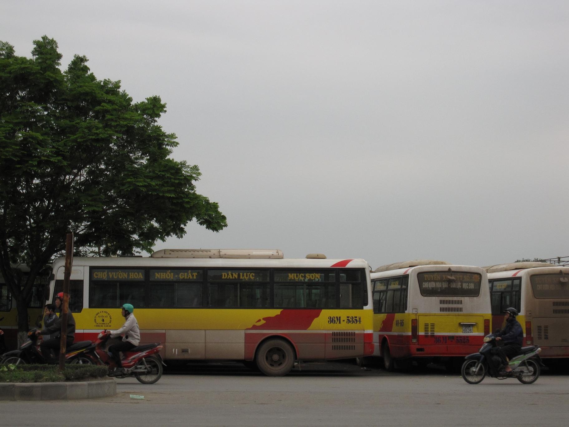 Công nhân xe buýt nghỉ việc vì trả lương không đúng quy định  - 1