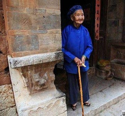 Người phụ nữ có bàn chân nhỏ nhất thế giới - 4 Người phụ nữ có bàn chân nhỏ nhất thế giới - 4