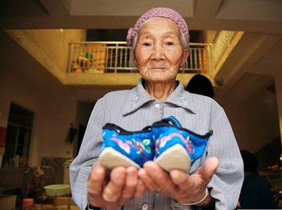Người phụ nữ có bàn chân nhỏ nhất thế giới - 6 Người phụ nữ có bàn chân nhỏ nhất thế giới - 6