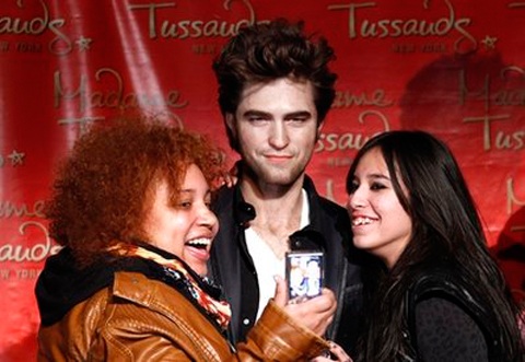 Ngắm tượng sáp “ma cà rồng” Robert Pattinson - 10 Ngắm tượng sáp “ma cà rồng” Robert Pattinson - 10
