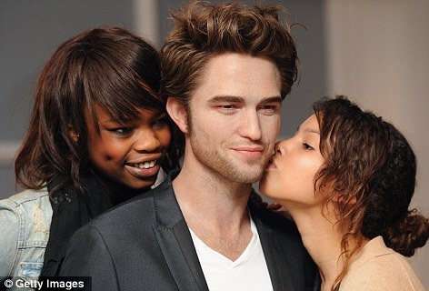 Ngắm tượng sáp “ma cà rồng” Robert Pattinson - 1 Ngắm tượng sáp “ma cà rồng” Robert Pattinson - 1