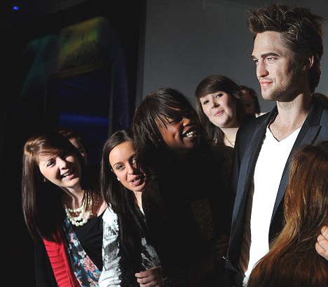 Ngắm tượng sáp “ma cà rồng” Robert Pattinson - 3 Ngắm tượng sáp “ma cà rồng” Robert Pattinson - 3