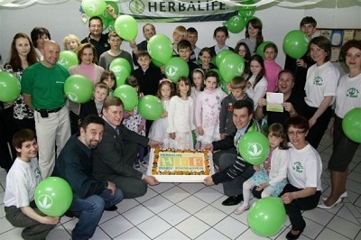 Herbalife và Hành trình 30 năm phát triển cuộc sống cộng đồng - 3 Herbalife và Hành trình 30 năm phát triển cuộc sống cộng đồng - 3