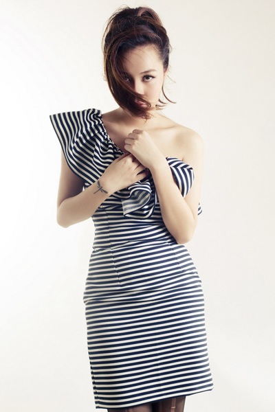 Vũ Hạnh Nguyên: Ca sỹ đại gia?  - 1