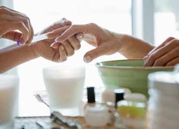 8 mẹo sơn sửa móng tay an toàn - 1 8 mẹo sơn sửa móng tay an toàn - 1