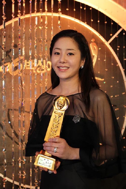 Tưng bừng lễ trao giải nghệ thuật Baeksang - 11 Tưng bừng lễ trao giải nghệ thuật Baeksang - 11