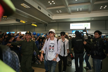 Fan Việt “phát cuồng” vì Super Junior tại Hà Nội - 4 Fan Việt “phát cuồng” vì Super Junior tại Hà Nội - 4