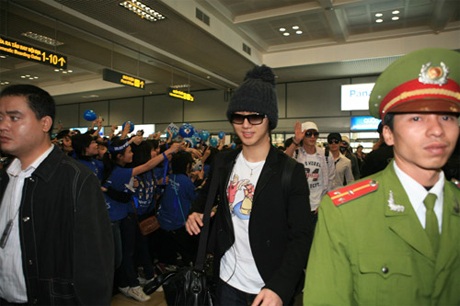 Fan Việt “phát cuồng” vì Super Junior tại Hà Nội - 6 Fan Việt “phát cuồng” vì Super Junior tại Hà Nội - 6