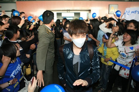 Fan Việt “phát cuồng” vì Super Junior tại Hà Nội - 7 Fan Việt “phát cuồng” vì Super Junior tại Hà Nội - 7