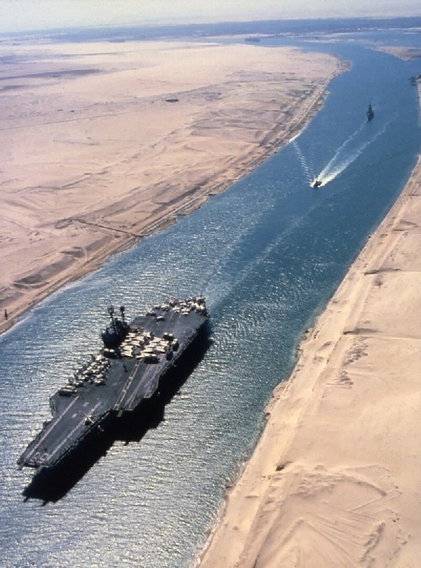 Kênh đào nhân tạo Suez: Kênh đào nhân tạo Suez là một trong những kỳ quan công nghệ đương đại của thế giới. Năm 2024, kênh đào đã được cải tạo và trở thành hệ thống kỹ thuật hiện đại nhất, giúp các tàu thuyền vận chuyển hàng hóa một cách nhanh chóng và tiện lợi. Hãy cùng đón xem những trải nghiệm mới lạ trên Kênh đào nhân tạo Suez.