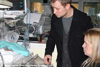 Cứu sống 2 mẹ con thai phụ hôn mê do cúm A/H1N1 - 2 Cứu sống 2 mẹ con thai phụ hôn mê do cúm A/H1N1 - 2