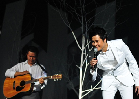 Vợ chồng Trương Lê Sơn đưa xe Trịnh lên sân khấu - 5 Vợ chồng Trương Lê Sơn đưa xe Trịnh lên sân khấu - 5