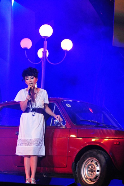 Vợ chồng Trương Lê Sơn đưa xe Trịnh lên sân khấu - 8 Vợ chồng Trương Lê Sơn đưa xe Trịnh lên sân khấu - 8