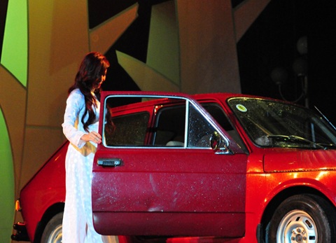 Vợ chồng Trương Lê Sơn đưa xe Trịnh lên sân khấu - 9 Vợ chồng Trương Lê Sơn đưa xe Trịnh lên sân khấu - 9