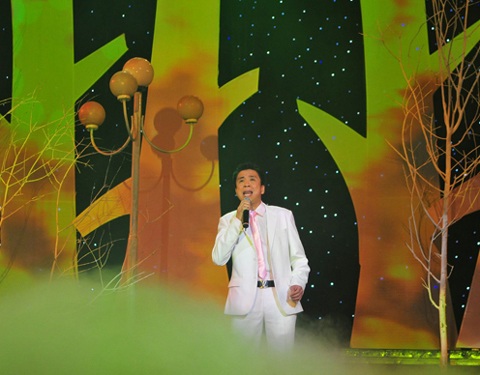 Vợ chồng Trương Lê Sơn đưa xe Trịnh lên sân khấu - 10 Vợ chồng Trương Lê Sơn đưa xe Trịnh lên sân khấu - 10