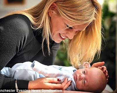 Cứu sống 2 mẹ con thai phụ hôn mê do cúm A/H1N1 - 3 Cứu sống 2 mẹ con thai phụ hôn mê do cúm A/H1N1 - 3