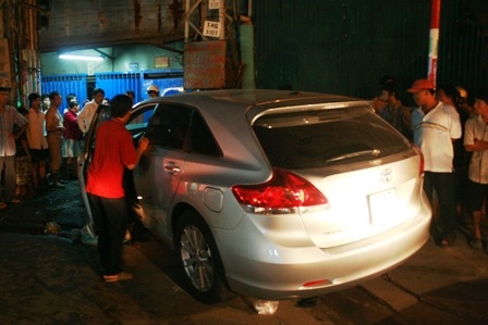 Xe hạng sang húc tứ tung trên phố - 2