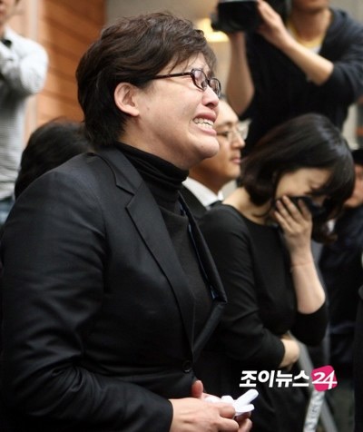 Bạn bè tới tiễn đưa em trai của Choi Ji Shil - 2