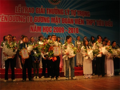 100 học sinh xuất sắc được trao giải thưởng Lý Tự Trọng - 5 100 học sinh xuất sắc được trao giải thưởng Lý Tự Trọng - 5