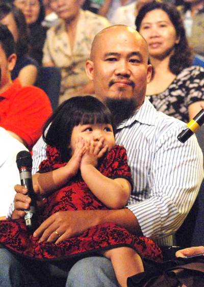 Con gái cưng nhà Trương Lê Sơn khéo ăn nói - 1