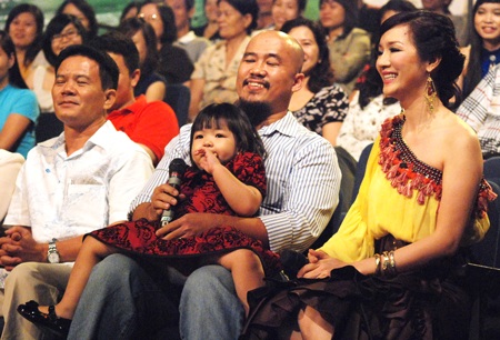 Con gái cưng nhà Trương Lê Sơn khéo ăn nói - 6