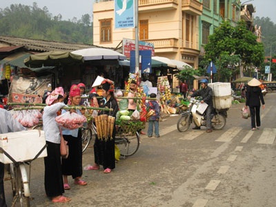 Nét đẹp chợ người Thái trong lòng thành phố - 1