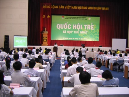 Khi học sinh làm “ông bà nghị” - 1
