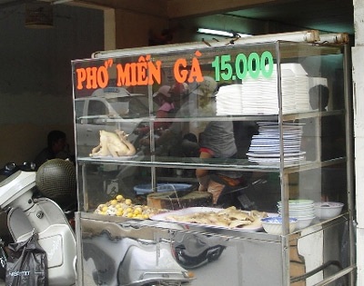 Hộp xốp đựng thức ăn… ngập phố   - 5