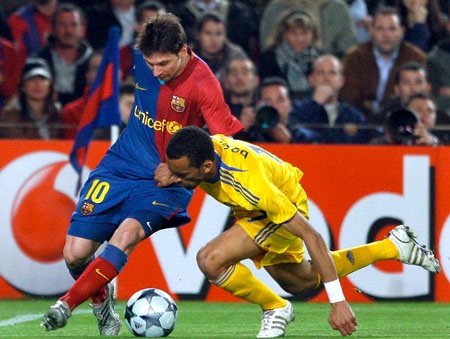 Các CLB Anh đã “bắt chết” Messi như thế nào? - 2 Các CLB Anh đã “bắt chết” Messi như thế nào? - 2