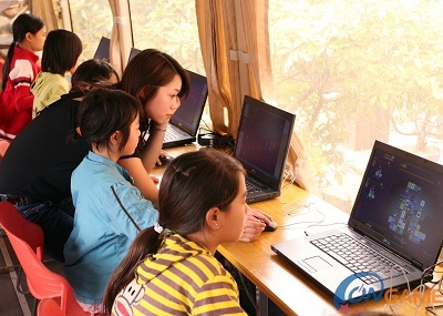 Hành trình từ thiện Ongame lại lăn bánh cùng siêu xe Roadshow - 9 Hành trình từ thiện Ongame lại lăn bánh cùng siêu xe Roadshow - 9