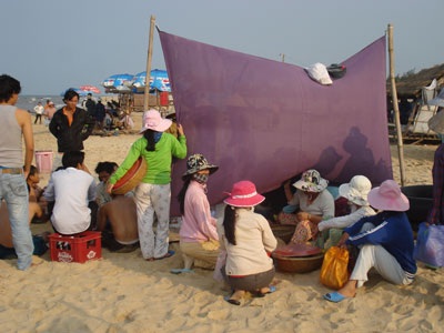 Nỗi buồn khi đến Thuận An - 2 Nỗi buồn khi đến Thuận An - 2