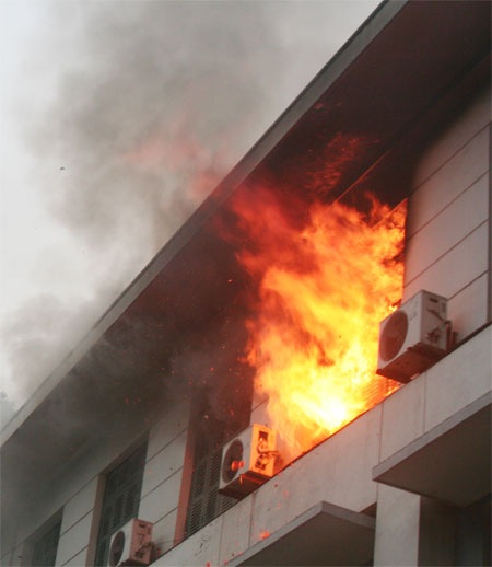 Lửa bốc cháy tại Tổng Công ty Dược Việt Nam - 3