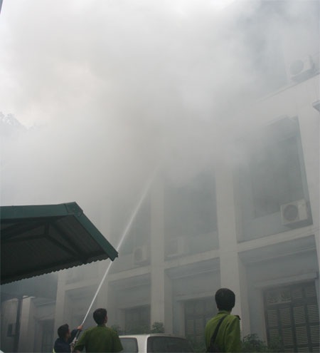 Lửa bốc cháy tại Tổng Công ty Dược Việt Nam - 4