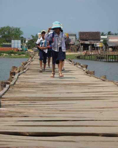 Thương cây cầu tạm 35 năm lắp rồi lại dỡ - 5 Thương cây cầu tạm 35 năm lắp rồi lại dỡ - 5