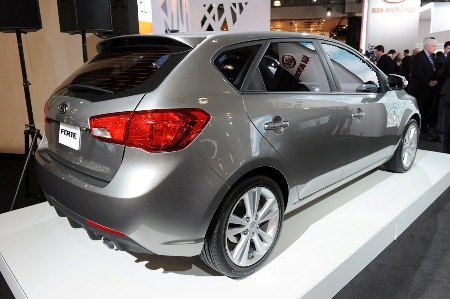 Kia ra mắt xe Forte Hatchback - 6