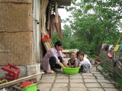 Cuộc sống cơ cực của người mẹ "trốn" từ TQ trở về - 3 Cuộc sống cơ cực của người mẹ "trốn" từ TQ trở về - 3