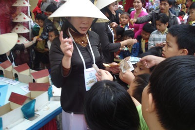 Đà Nẵng đề nghị xử lý vụ nhà trường bán vé trò chơi may rủi - 1