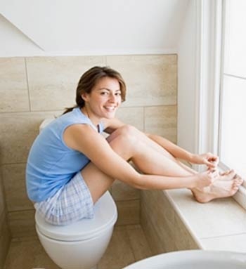5 phút trong toilet mỗi ngày để phòng ung thư đại tràng - 1