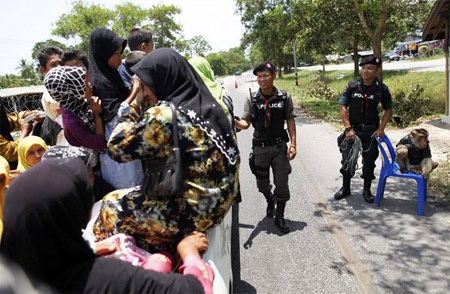 Khỉ làm cảnh sát ở Thái Lan - 3