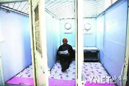 Cụ ông 78 tuổi thiết kế nhà siêu nhỏ cho tân cử nhân - 1 Cụ ông 78 tuổi thiết kế nhà siêu nhỏ cho tân cử nhân - 1