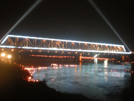 Lung linh hoa đăng trên sông nước Hàm Rồng - 1