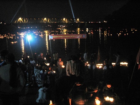 Lung linh hoa đăng trên sông nước Hàm Rồng - 10